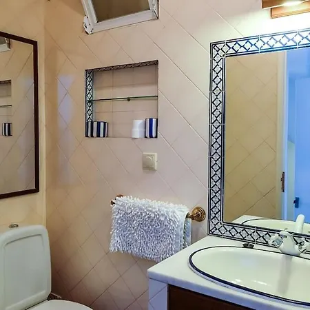 ヴィラ The Yellow House