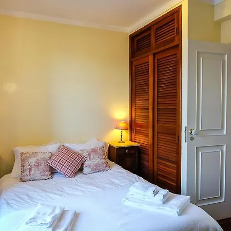 The Yellow House タヴィラ