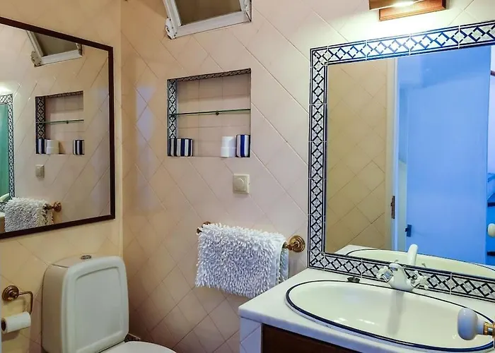 别墅 The Yellow House