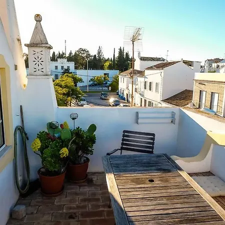 The Yellow House Vila